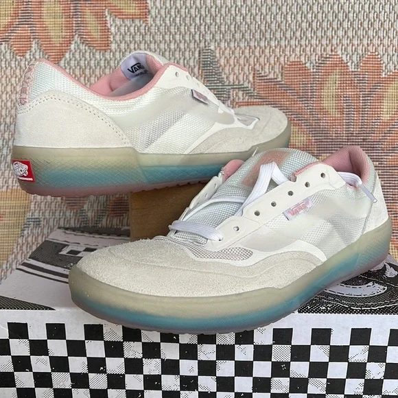 Vans WMNS Ave
White/Powder Pink
VN0A5JIB890
Sneakers - Picture 8 of 16